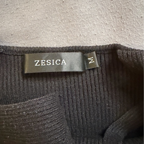 Black Ribbed Tank Top - Picture 3 of 3